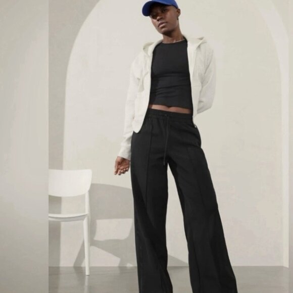 NWT Athleta Endeavor Relaxed Pant - Size M - Picture 1 of 6